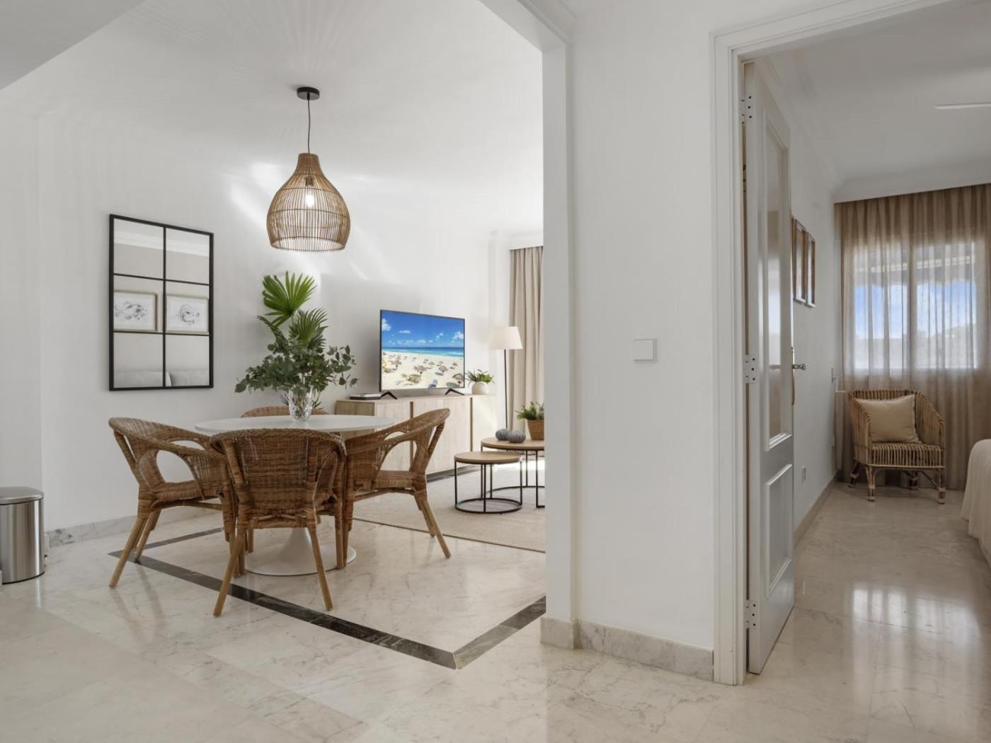 Marina Banus 4 7 L Marbella